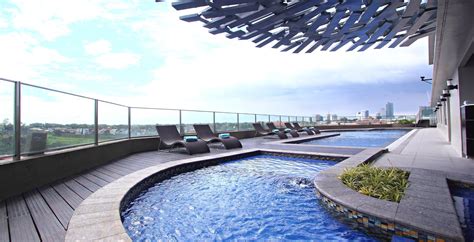 ACACIA HOTEL MANILA $64 ($̶8̶4̶) .